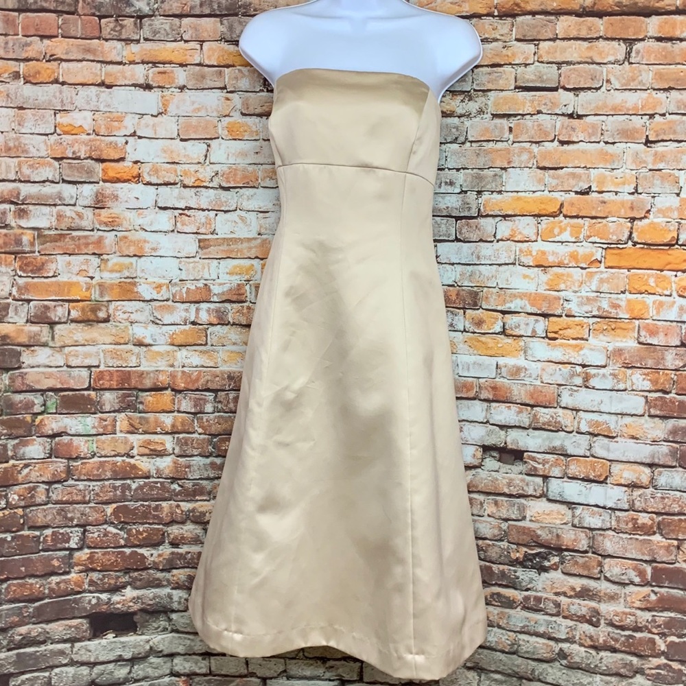 Vera Wang Maids Strapless A-Line Champagne Dress